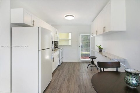 Снять в аренду квартиру в Форт-Лодердейл, Флорида 2 спальни, 67.35м2, № 1968882 - фото 9