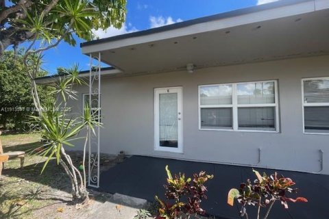 Снять в аренду квартиру в Форт-Лодердейл, Флорида 2 спальни, 67.35м2, № 1968882 - фото 1