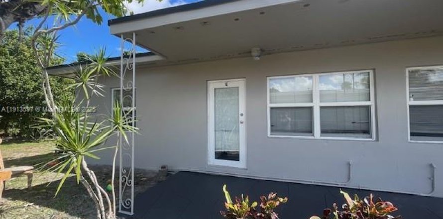 Квартира в Форт-Лодердейл, Флорида 2 спальни, 67.35м2 № 1968882