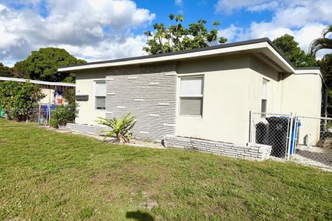 Снять в аренду квартиру в Форт-Лодердейл, Флорида 2 спальни, 67.35м2, № 1968882 - фото 14