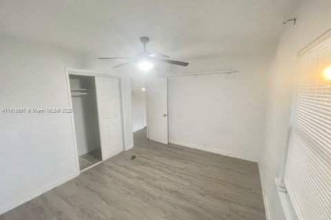 Снять в аренду квартиру в Форт-Лодердейл, Флорида 2 спальни, 67.35м2, № 1968882 - фото 5