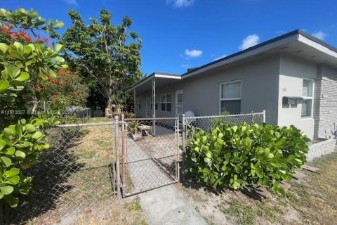 Снять в аренду квартиру в Форт-Лодердейл, Флорида 2 спальни, 67.35м2, № 1968882 - фото 3