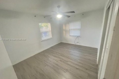 Снять в аренду квартиру в Форт-Лодердейл, Флорида 2 спальни, 67.35м2, № 1968882 - фото 4