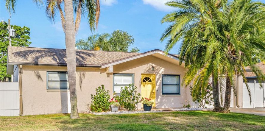 House in Tarpon Springs, Florida 2 bedrooms, 109.72 sq.m. № 1625485