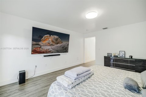 House in Miami, Florida 4 bedrooms, 192.87 sq.m. № 2320737 - photo 29