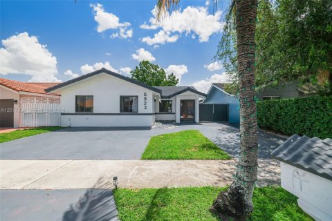 House in Miami, Florida 4 bedrooms, 192.87 sq.m. № 2320737