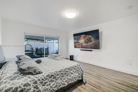 House in Miami, Florida 4 bedrooms, 192.87 sq.m. № 2320737 - photo 28