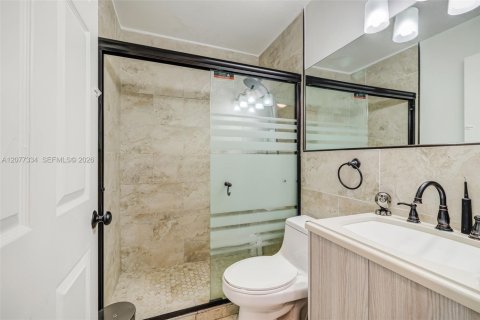 House in Miami, Florida 4 bedrooms, 192.87 sq.m. № 2320737 - photo 22