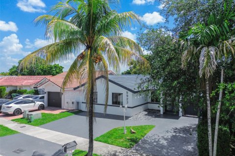House in Miami, Florida 4 bedrooms, 192.87 sq.m. № 2320737 - photo 5