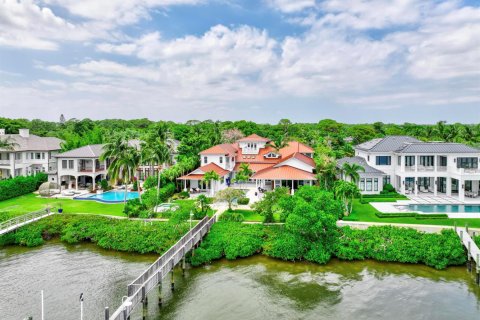 House in Jupiter, Florida 5 bedrooms, 820.98 sq.m. № 2187305