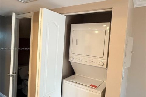 Townhouse in South Miami, Florida 2 bedrooms, 93.55 sq.m. № 1995322 - photo 6