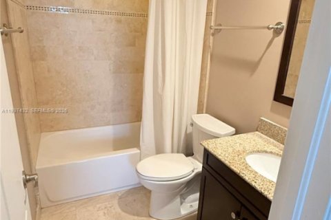 Townhouse in South Miami, Florida 2 bedrooms, 93.55 sq.m. № 1995322 - photo 12