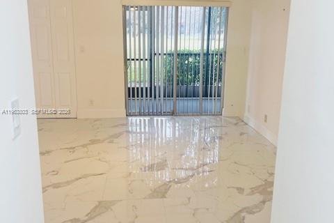 Снять в аренду кондоминиум в Лодерхилл, Флорида 2 спальни, 102.19м2, № 2025389 - фото 7