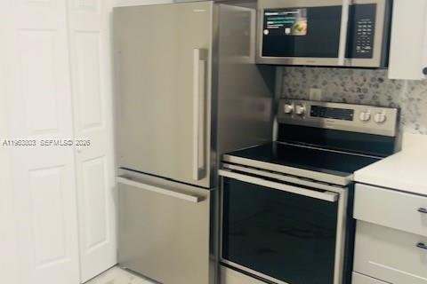 Кондоминиум с 2 спальнями в Лодерхилл, Флорида № 2025389