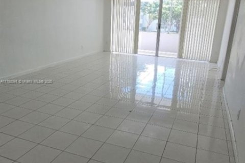 Купить кондоминиум в Майами, Флорида 2 спальни, 96.62м2, № 1497317 - фото 3