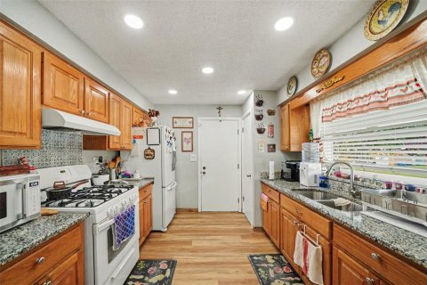 House in Deltona, Florida 2 bedrooms, 130.43 sq.m. № 2356645 - photo 12