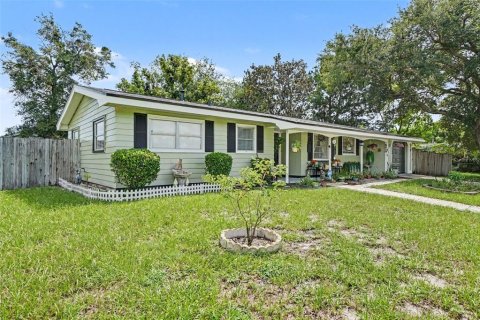 House in Deltona, Florida 2 bedrooms, 130.43 sq.m. № 2356645 - photo 2