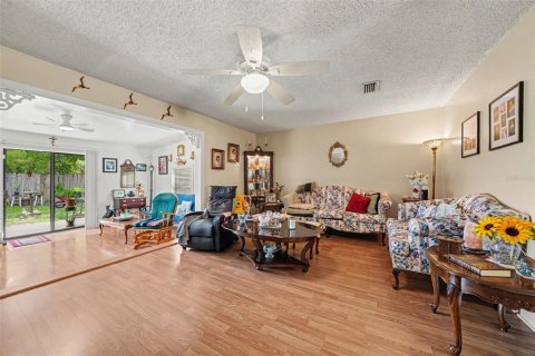 House in Deltona, Florida 2 bedrooms, 130.43 sq.m. № 2356645 - photo 7
