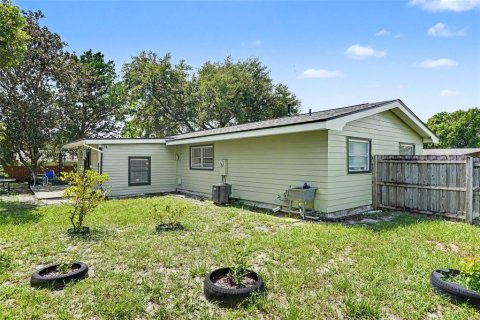 House in Deltona, Florida 2 bedrooms, 130.43 sq.m. № 2356645 - photo 25