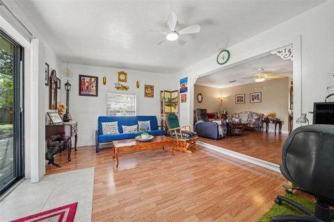 House in Deltona, Florida 2 bedrooms, 130.43 sq.m. № 2356645 - photo 9