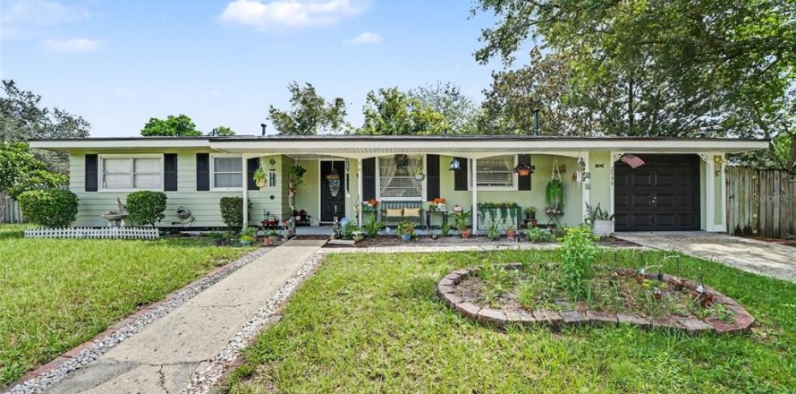 House in Deltona, Florida 2 bedrooms, 130.43 sq.m. № 2356645
