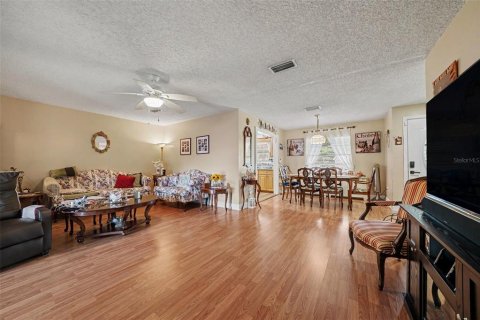 House in Deltona, Florida 2 bedrooms, 130.43 sq.m. № 2356645 - photo 8