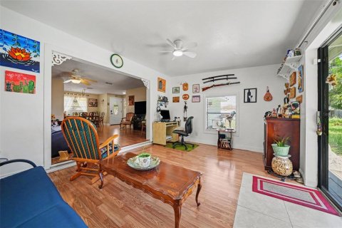 House in Deltona, Florida 2 bedrooms, 130.43 sq.m. № 2356645 - photo 10