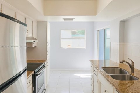 Casa en venta en Tamarac, Florida, 3 dormitorios, 121.05 m2 № 1896536 - foto 4