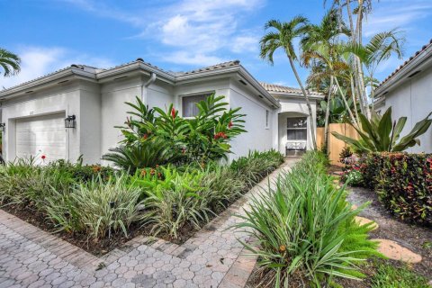 House in Boca Raton, Florida 3 bedrooms, 208.75 sq.m. № 2392130 - photo 6