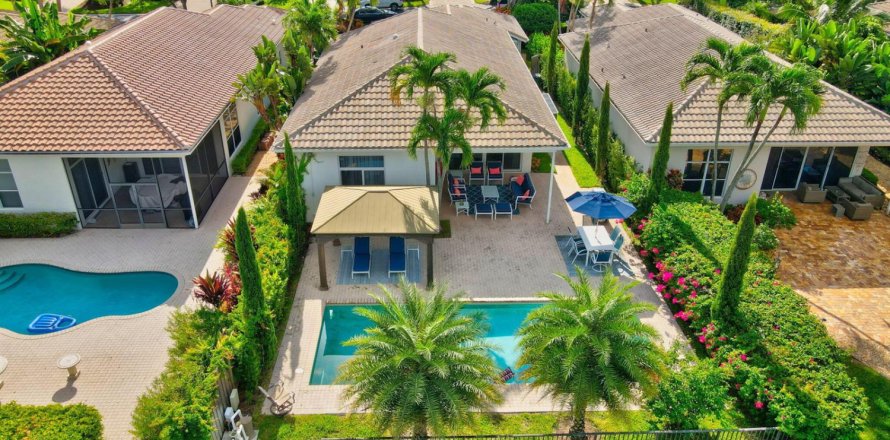 House in Boca Raton, Florida 3 bedrooms, 208.75 sq.m. № 2392130
