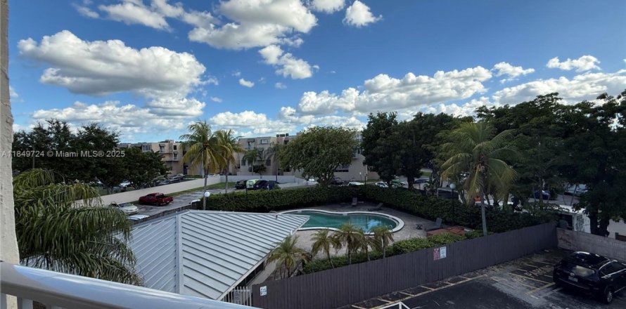 Condominio en Miami, Florida, 2 dormitorios  № 2194360