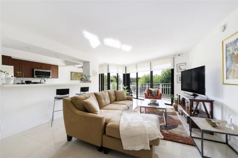 Condo in Miami, Florida, 1 bedroom  № 1889095 - photo 1