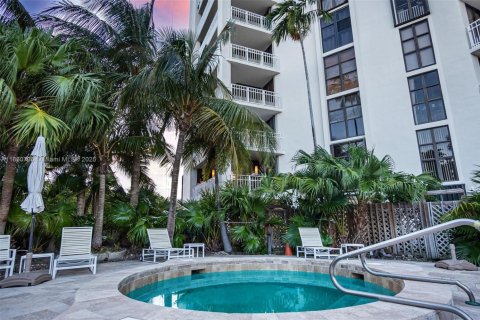 Condo in Miami, Florida, 1 bedroom  № 1889095 - photo 18