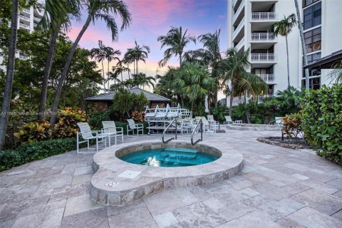 Condo in Miami, Florida, 1 bedroom  № 1889095 - photo 19