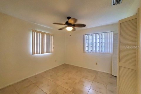 Condo in Punta Gorda, Florida, 2 bedrooms № 2219473 - photo 10
