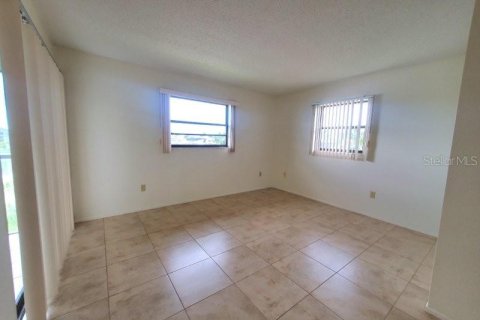 Condo in Punta Gorda, Florida, 2 bedrooms № 2219473 - photo 15