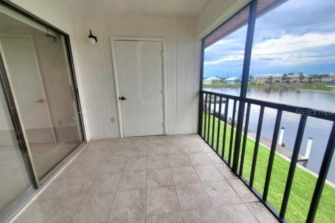 Condo in Punta Gorda, Florida, 2 bedrooms № 2219473 - photo 16