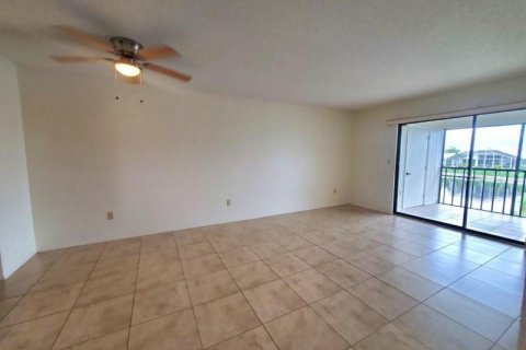 Condo in Punta Gorda, Florida, 2 bedrooms № 2219473 - photo 17