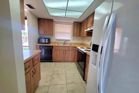 Condo in Punta Gorda, Florida, 2 bedrooms № 2219473 - photo 21