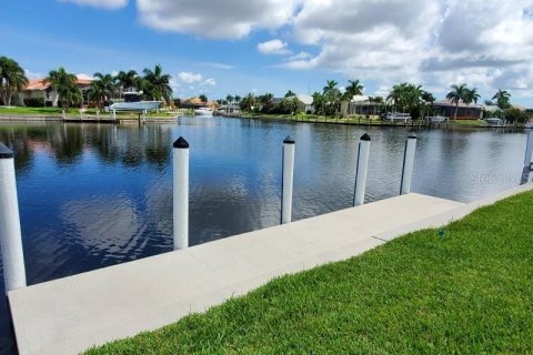 Condo in Punta Gorda, Florida, 2 bedrooms № 2219473 - photo 2
