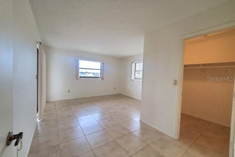 Condo in Punta Gorda, Florida, 2 bedrooms № 2219473 - photo 12