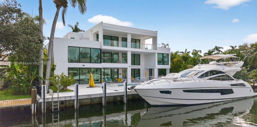 Дом в Форт-Лодердейл, Флорида 8 спален, 598.85м2 № 1974637