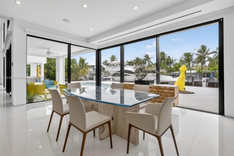 Снять в аренду виллу или дом в Форт-Лодердейл, Флорида 8 спален, 598.85м2, № 1974637 - фото 18