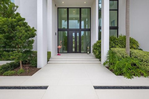 Снять в аренду виллу или дом в Форт-Лодердейл, Флорида 8 спален, 598.85м2, № 1974637 - фото 5