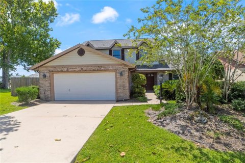 House in Palm Coast, Florida 3 bedrooms, 228.63 sq.m. № 1848582 - photo 1