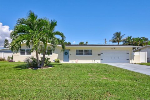 Casa en Saint Petersburg, Florida 3 dormitorios, 130.81 m2 № 2381007