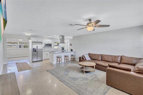Casa en venta en Saint Petersburg, Florida, 3 dormitorios, 130.81 m2 № 2381007 - foto 6