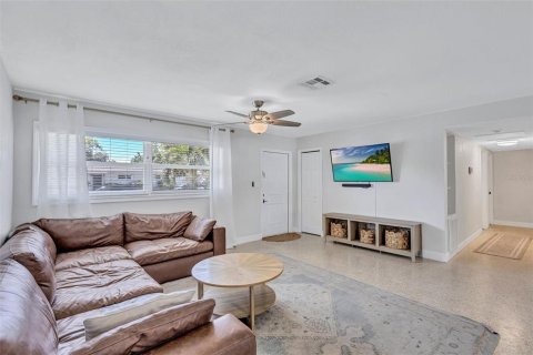Casa en venta en Saint Petersburg, Florida, 3 dormitorios, 130.81 m2 № 2381007 - foto 8