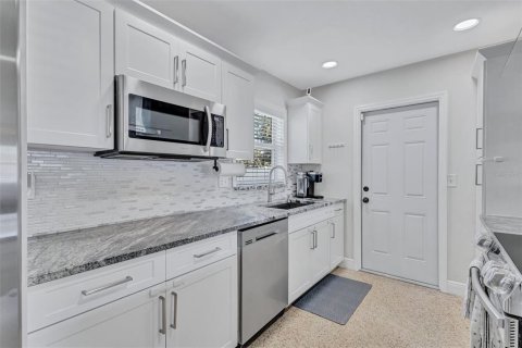 Casa en venta en Saint Petersburg, Florida, 3 dormitorios, 130.81 m2 № 2381007 - foto 12