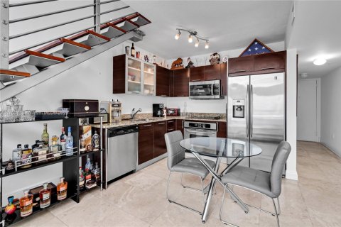Condo in Miami, Florida, 1 bedroom  № 1713133 - photo 8